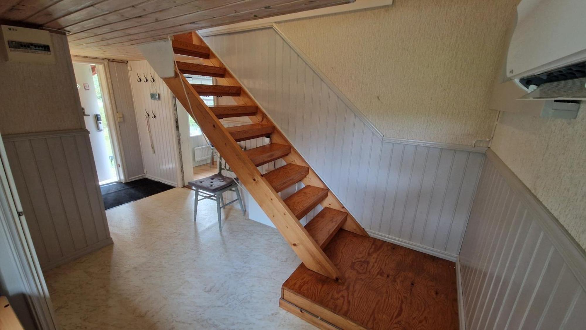 Lidsbergs Torp I Oelme Fran Ar 1910 Ett Eget Mysigt Torp Med Kakelugn, Lagt I Tak, Sovrum Med Dubbelsaeng Och 2 Enkelsaengar Pa Loft Med Snedtak Baeddsoffa I V-rum Traedgard Med Gasgrill *
